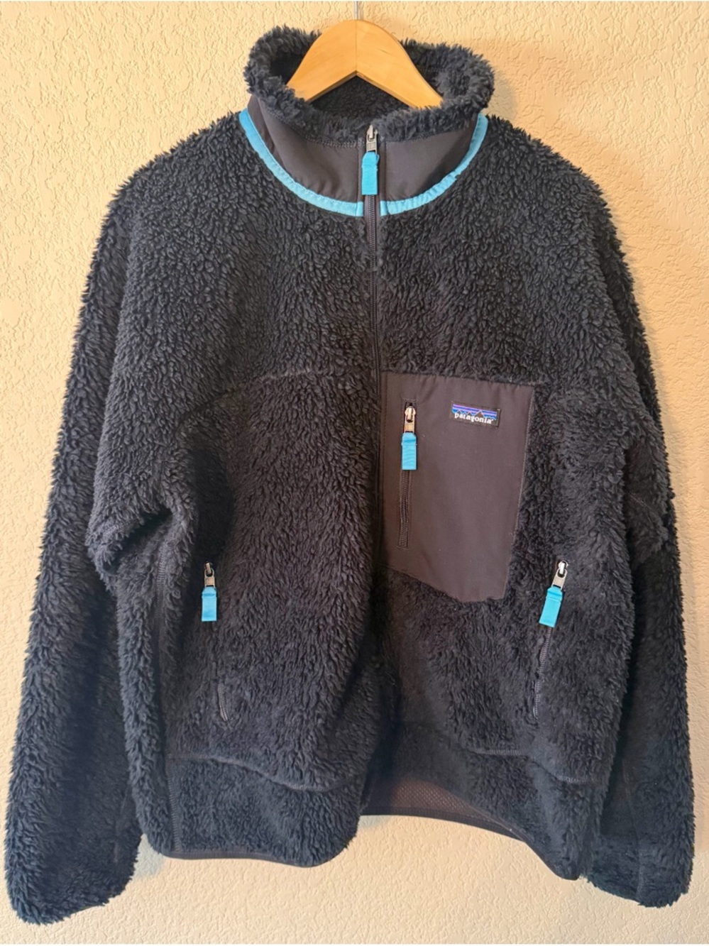 Patagonia Men's Classic Retro-X Fleece Jacket Size L, Black/Blue, Style 23056